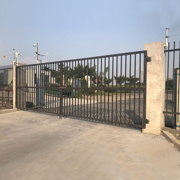 Mian Entrance Manual Black Steel Fencing Industrial Swing Gate