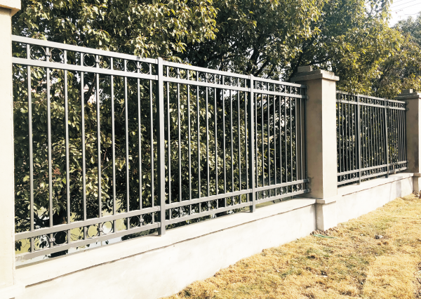 Flat Top Black Metal Fencing